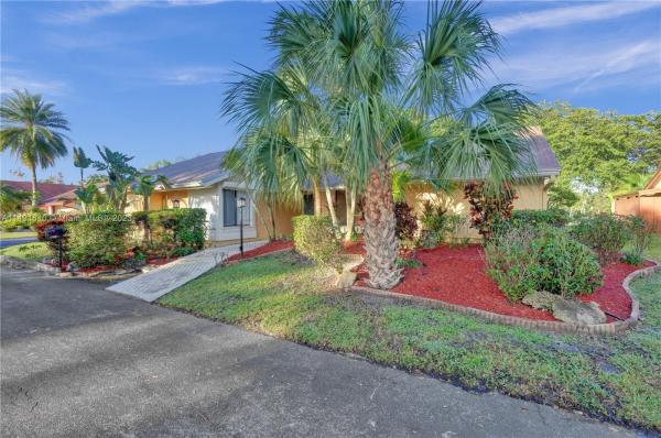 Davide Isles At Jacaranda, 961 Bayberry Point Dr, Plantation, Florida 33324, image 1