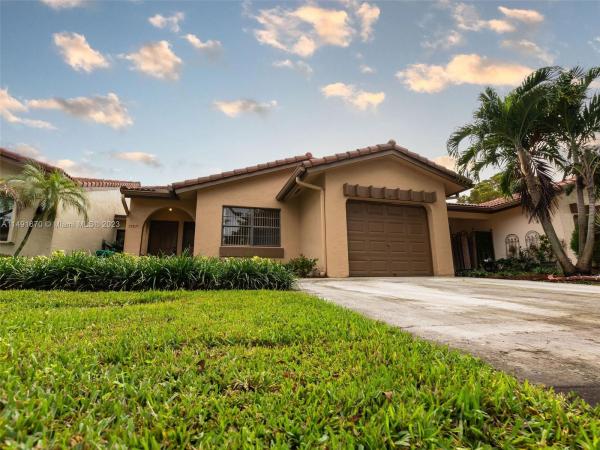 The Moors Townhouses, 17371 NW 66th Pl #17371, Country Club, Florida 33015, image 3