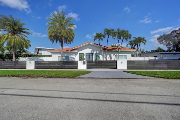 Sky Lake Estates, 19521 NE 22nd Rd, North Miami Beach, Florida 33179, image 3