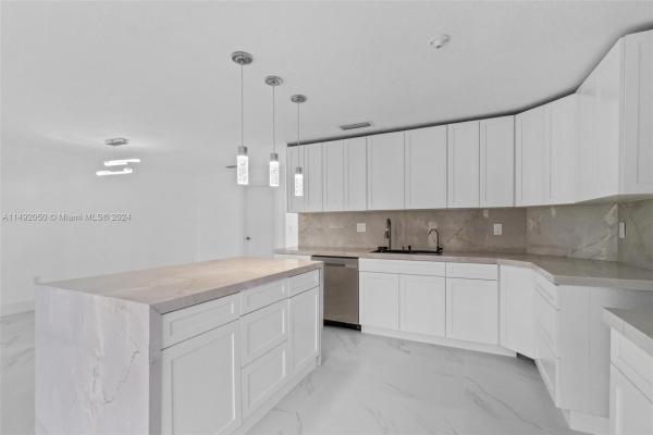 15951 SW 42nd Ter, Unincorporated Dade County, Florida 33185, image 2