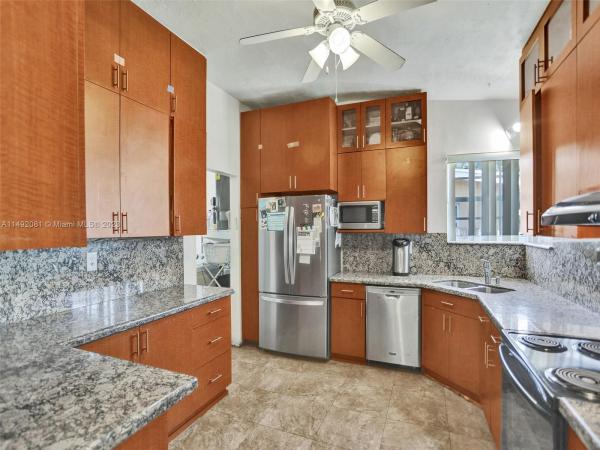 Highland Manor, 17520 NE 7th Pl, North Miami Beach, Florida 33162, image 1