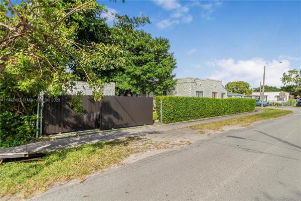 17th Avenue Manor, 1910 NW 47th St, Brownsville, Florida 33142, image 3