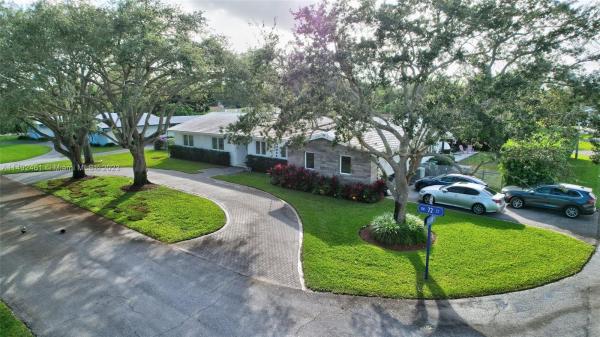 Tanglewood Gardens, 13800 SW 72nd Ct, Palmetto Bay, Florida 33158, image 2