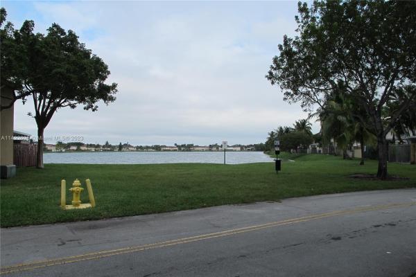 Weitzer Serena Lakes Townhomes, 13920 SW 179th St 0, Richmond West, Florida 33177, image 3