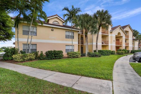 South Palm Place, 7640 Westwood Dr #411, Tamarac, Florida 33321, image 1