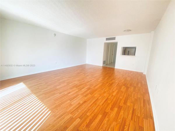 3 Horizons North, 1470 NE 125th Ter #205, North Miami, Florida 33161, image 3