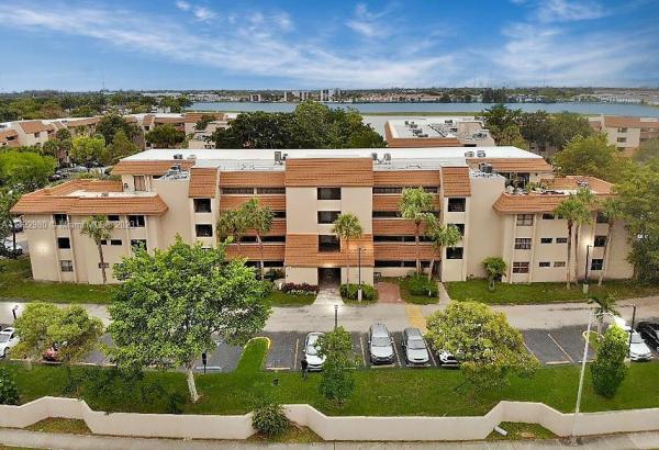 Summertree Village, 491 Ives Dairy Rd #305-5, Ives Estates, Florida 33179, image 1