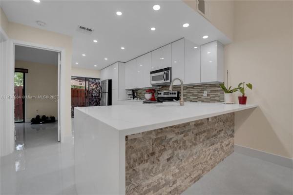 Sandpiper Woods, 456 SE 14th St, Dania Beach, Florida 33004, image 1