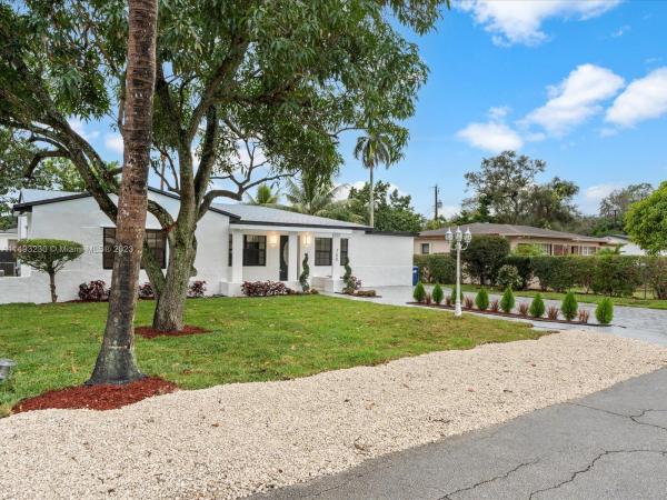 Pleasant Village, 750 NE 165th St, Golden Glades, Florida 33162, image 3