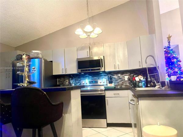 Cinnamon Ridge Estates At Honeywoods, 1121 SW 87th Way, Pembroke Pines, Florida 33025, image 2