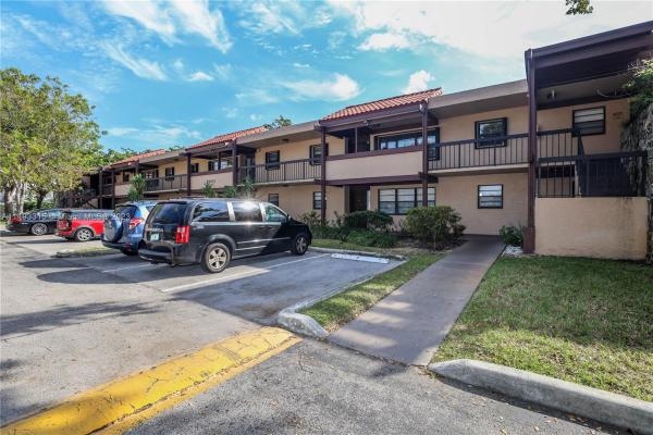 Fairview Of California Club, 20831 San Simeon Way #203, Ives Estates, Florida 33179, image 3