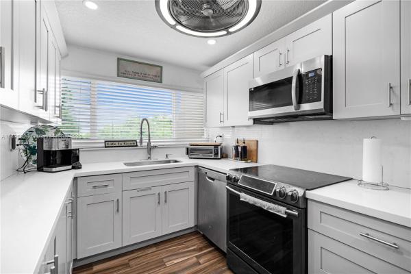 Lake Park, 952 NE 199th St #411, Ives Estates, Florida 33179, image 1