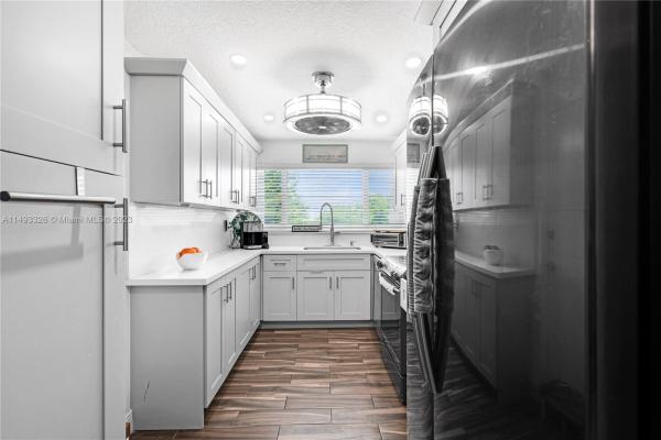 Lake Park, 952 NE 199th St #411, Ives Estates, Florida 33179, image 3