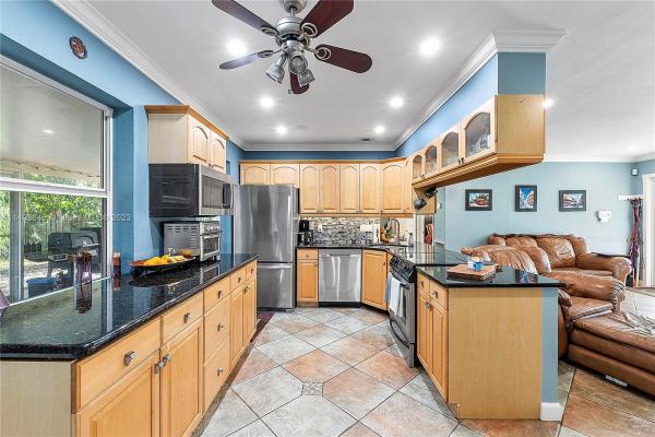 Sunset Manors, 2800 NE 1st Ave, Wilton Manors, Florida 33334, image 3