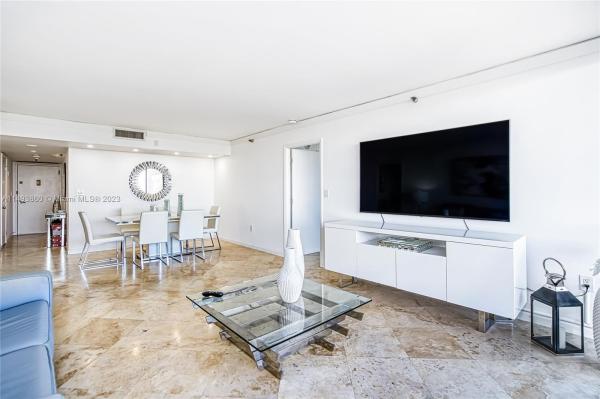 Waterview 1, 20505 E Country Club Dr #931, Aventura, Florida 33180, image 2