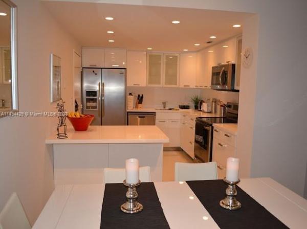 Oceanside Plaza, 5555 Collins Ave #5T, Miami Beach, Florida 33140, image 1