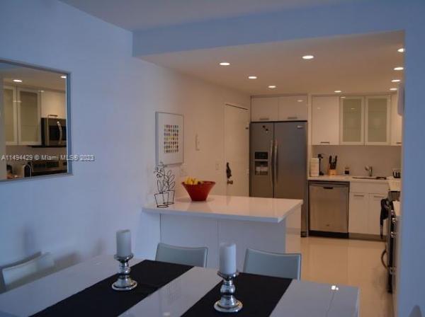 Oceanside Plaza, 5555 Collins Ave #5T, Miami Beach, Florida 33140, image 2