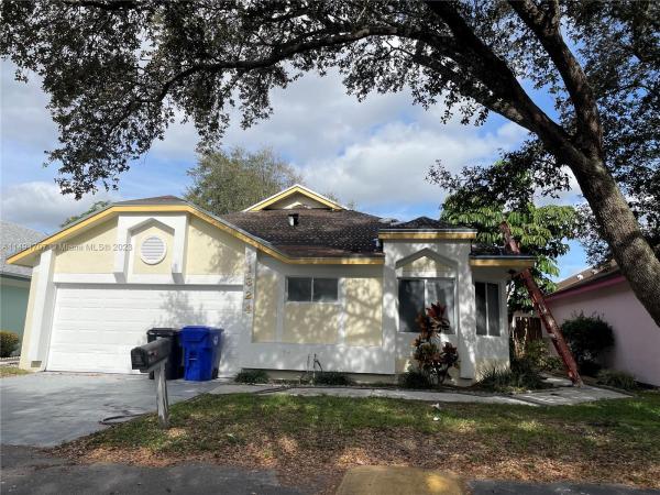 Hunter Glen, 1324 E Glen Oak Rd, North Lauderdale, Florida 33068, image 2