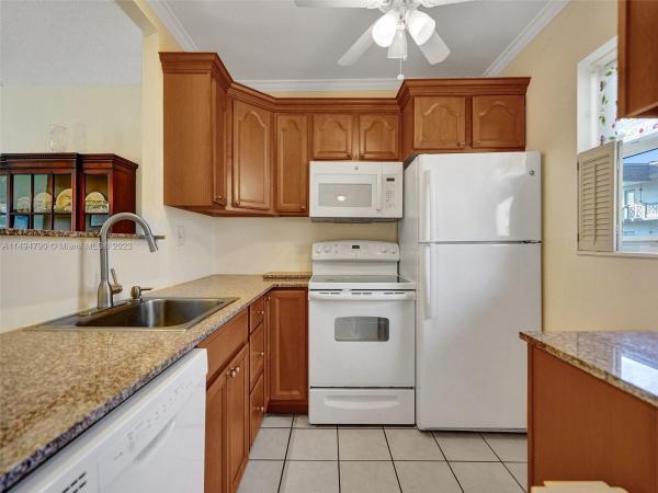 Petunia Gardens, 5171 W Oakland Park Blvd #205, Lauderdale Lakes, Florida 33313, image 2