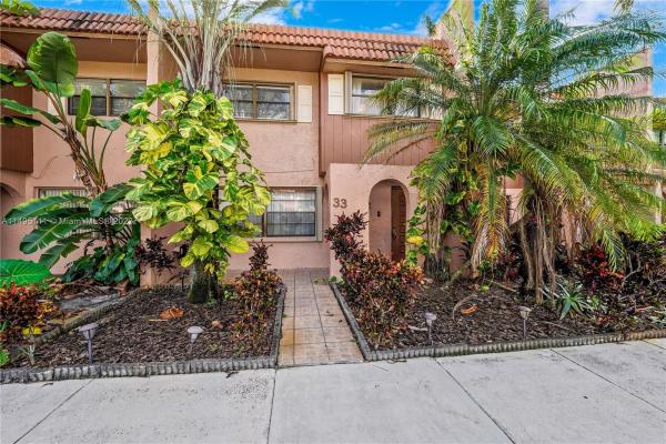 Valencia Village, 33 Madrid Ln #4-9, Davie, Florida 33324, image 1