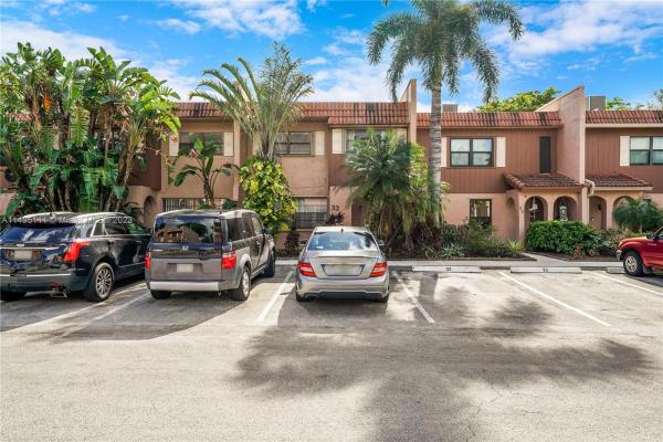 Valencia Village, 33 Madrid Ln #4-9, Davie, Florida 33324, image 3
