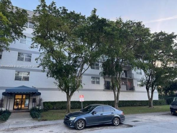 8950 NE 8th Ave #401, Unincorporated Dade County, Florida 33138, image 2