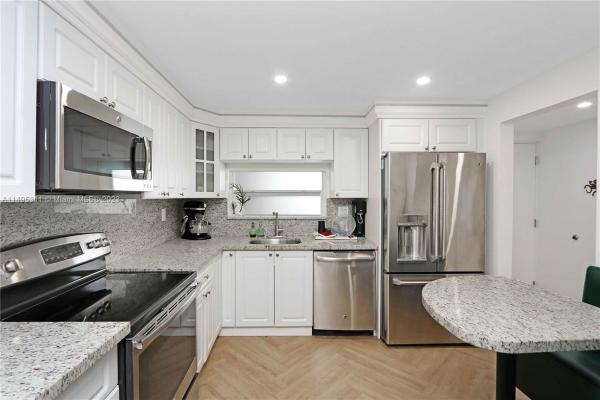 Key Biscayne One Hundred, 100 Ocean Lane Dr #401, Key Biscayne, Florida 33149, image 2