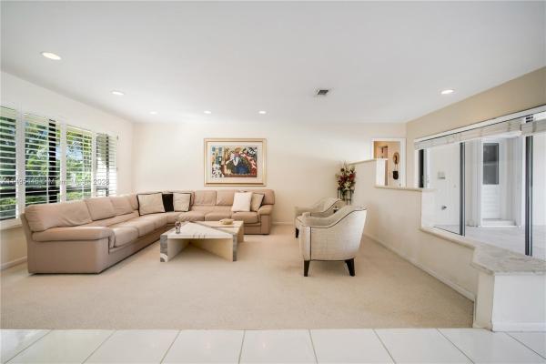 Lusia, 10201 SW 141st St, Kendall, Florida 33176, image 3