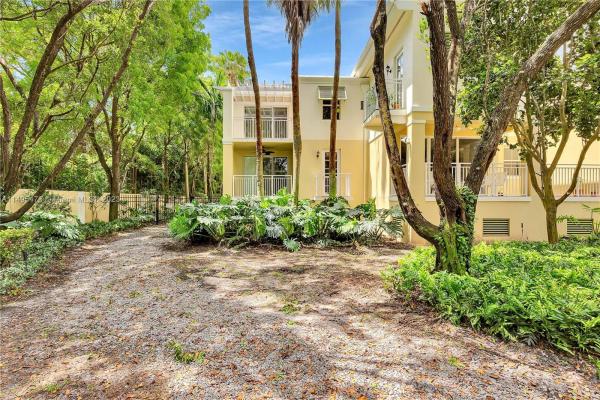 The Reserve Of Pinecrest, 7518 SW 102nd St #109, Pinecrest, Florida 33156, image 2