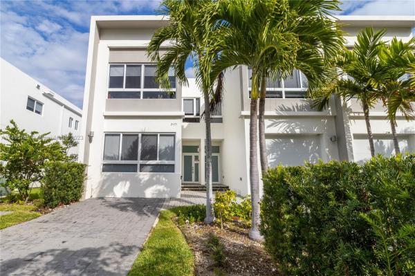 Parkview Villas, 2461 NE 135th St #., North Miami, Florida 33181, image 1