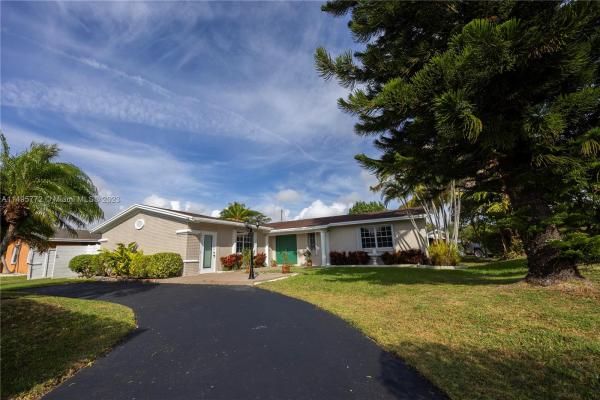 Bel Aire, 10391 SW 198th St, Cutler Bay, Florida 33157, image 2