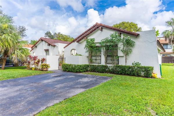 Town Villas In The Crossings, 11313 SW 133rd Pl, The Crossings, Florida 33186, image 3