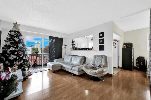 Carlyle Plaza, 7620 Carlyle Ave #401, Miami Beach, Florida 33141, image 1