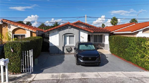 El Prado Country Club, 2851 W 75th Ter, Hialeah, Florida 33018, image 1