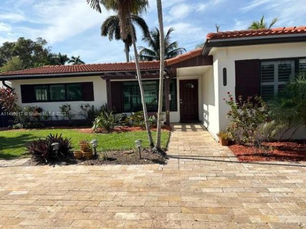 Country Club Homes, 1116 N 13th Ter, Hollywood, Florida 33019, image 1