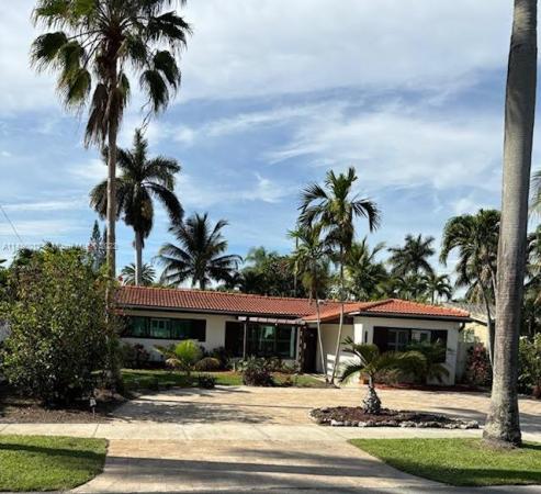 Country Club Homes, 1116 N 13th Ter, Hollywood, Florida 33019, image 3