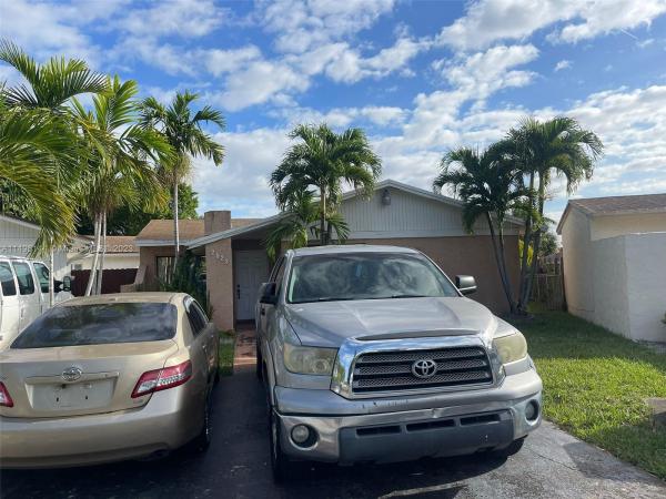 Les Chalets, 2023 SW 105th Ct, University Park, Florida 33165, image 1