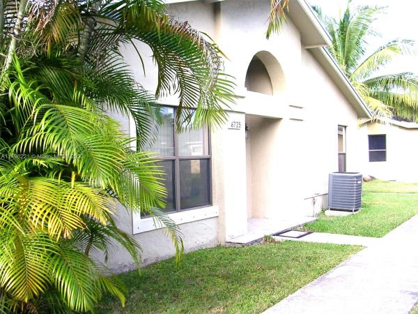 Westwind Lakes Garden Homes, 6725 SW 152nd Pl #46-25, Kendall West, Florida 33193, image 1