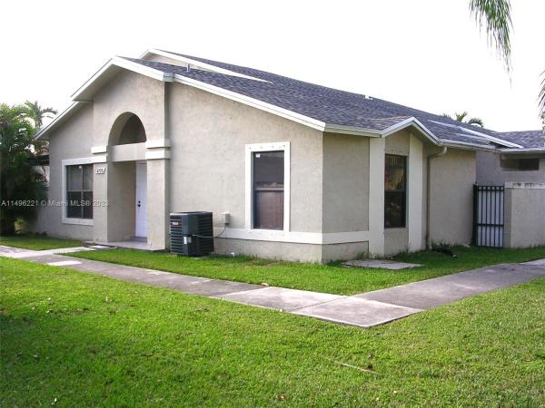 Westwind Lakes Garden Homes, 6725 SW 152nd Pl #46-25, Kendall West, Florida 33193, image 2
