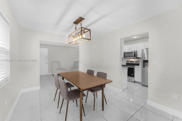 Homes Of Versailles, 138 SW 96th Ct, Fountainebleau, Florida 33174, image 3
