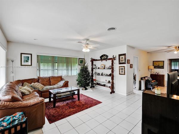 Hollywood Lakes, 1131 N Northlake Dr, Hollywood, Florida 33019, image 2
