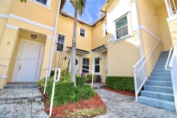 Fiji, 134 SE 28th Ter #9, Homestead, Florida 33033, image 2