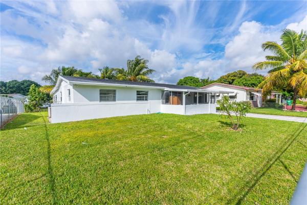 Manning Gardens, 14530 NW 12th Ave, Golden Glades, Florida 33168, image 2