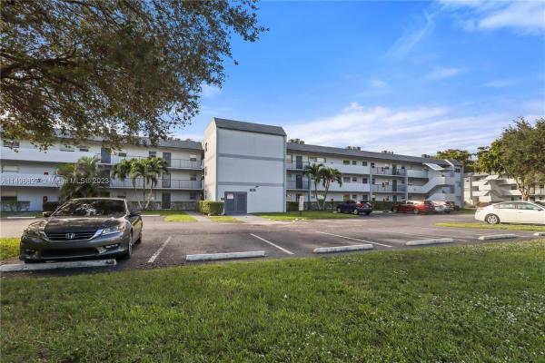 Sands Point, 8421 Lagos De Campo Blvd #307T, Tamarac, Florida 33321, image 1