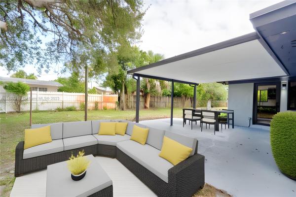 Sunset Manors, 25 NE 26th Dr, Wilton Manors, Florida 33334, image 3
