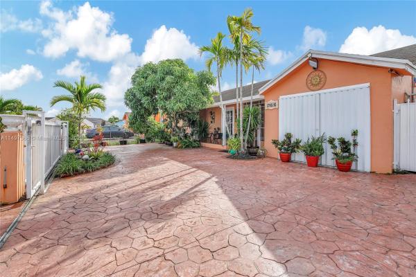 Oak Park, 12616 SW 211th St, Goulds, Florida 33177, image 2