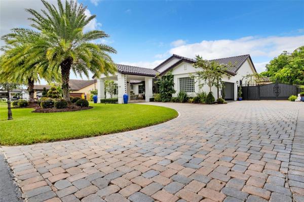 Poinciana Gardens, 7355 SW 118th Ct, Kendale Lakes, Florida 33183, image 1