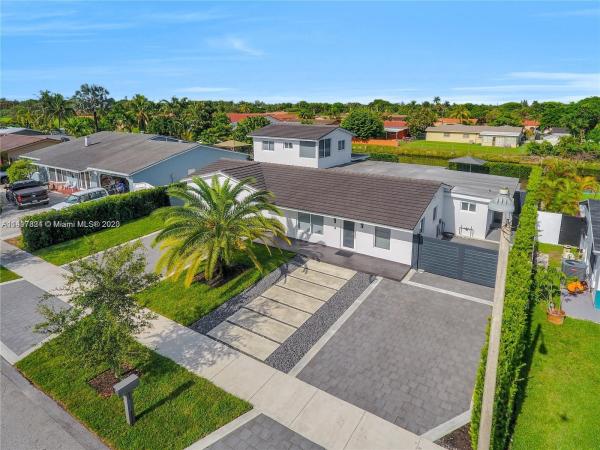 Southern Estates, 3112 Village Green Dr, Tamiami, Florida 33175, image 2