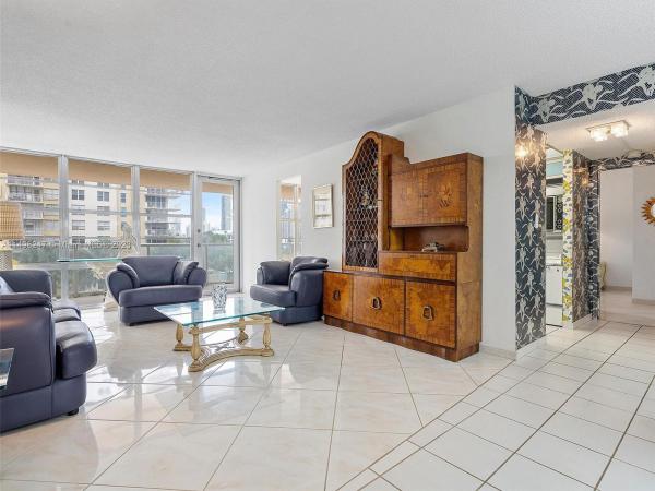 Winston Towers 300, 230 174th St #409, Sunny Isles Beach, Florida 33160, image 2