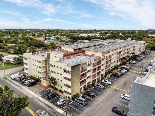 Gulfstream Garden, 215 SE 3rd Ave #102B, Hallandale Beach, Florida 33009, image 1